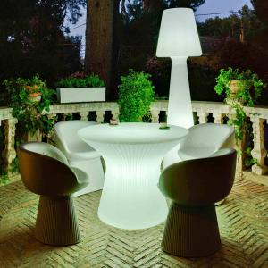 Newgarden Capri tavolo LED, altezza 73 cm
